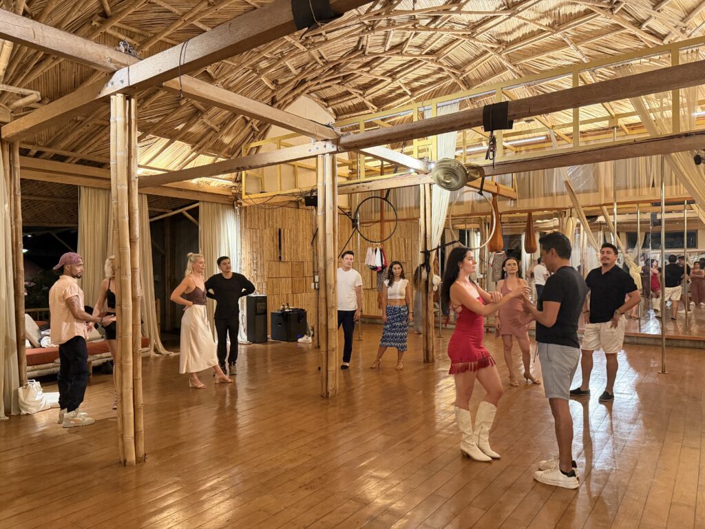 Beginner & Intermediate Salsa Lessons at Estudio Vivo