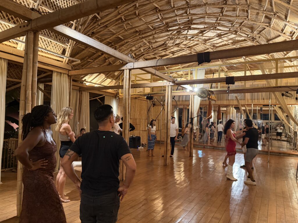 Beginner & Intermediate Salsa Lessons at Estudio Vivo