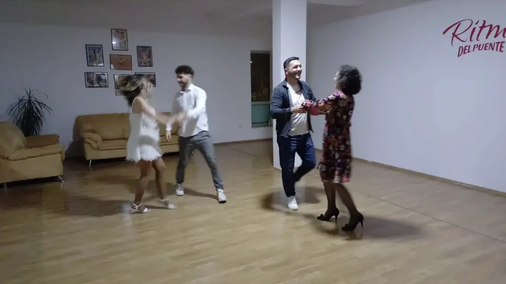 Salsa Classes at Ritmo del Puente