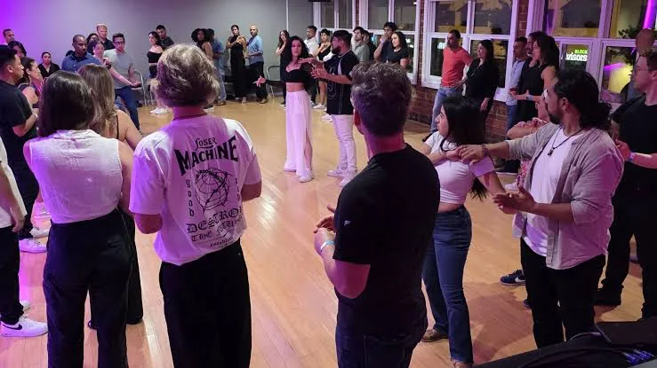 Salsa & Latin Dance Lessons at Dancer University
