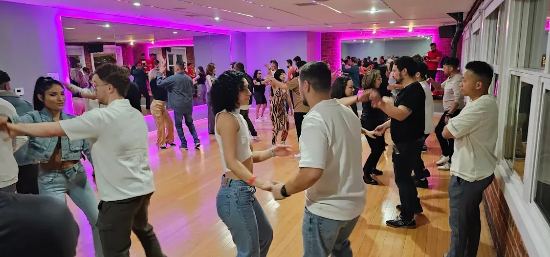 Salsa & Latin Dance Lessons at Dancer University