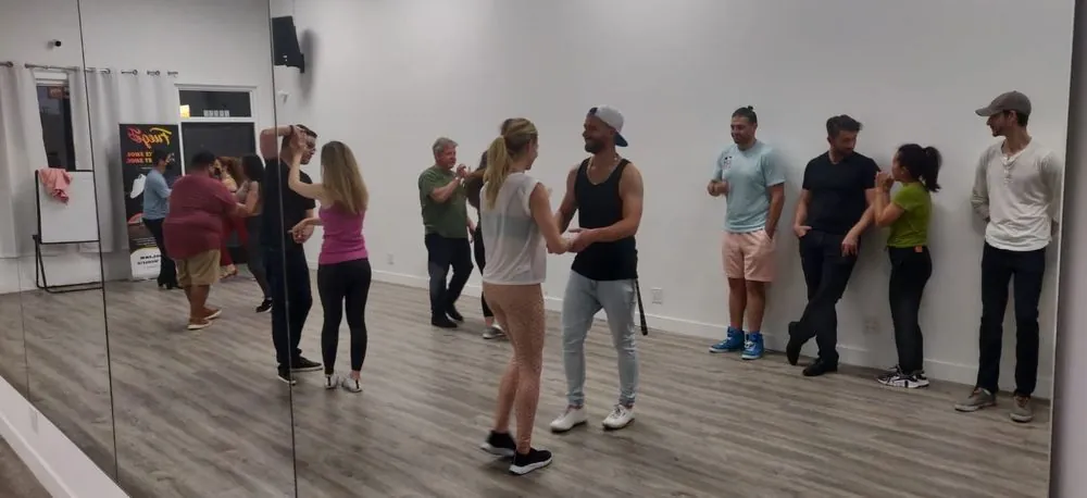 Salsa & Latin Dance Lessons at Dancer University