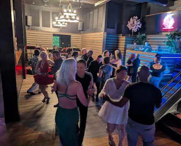 Salsa Sundays at Kaizen Lounge