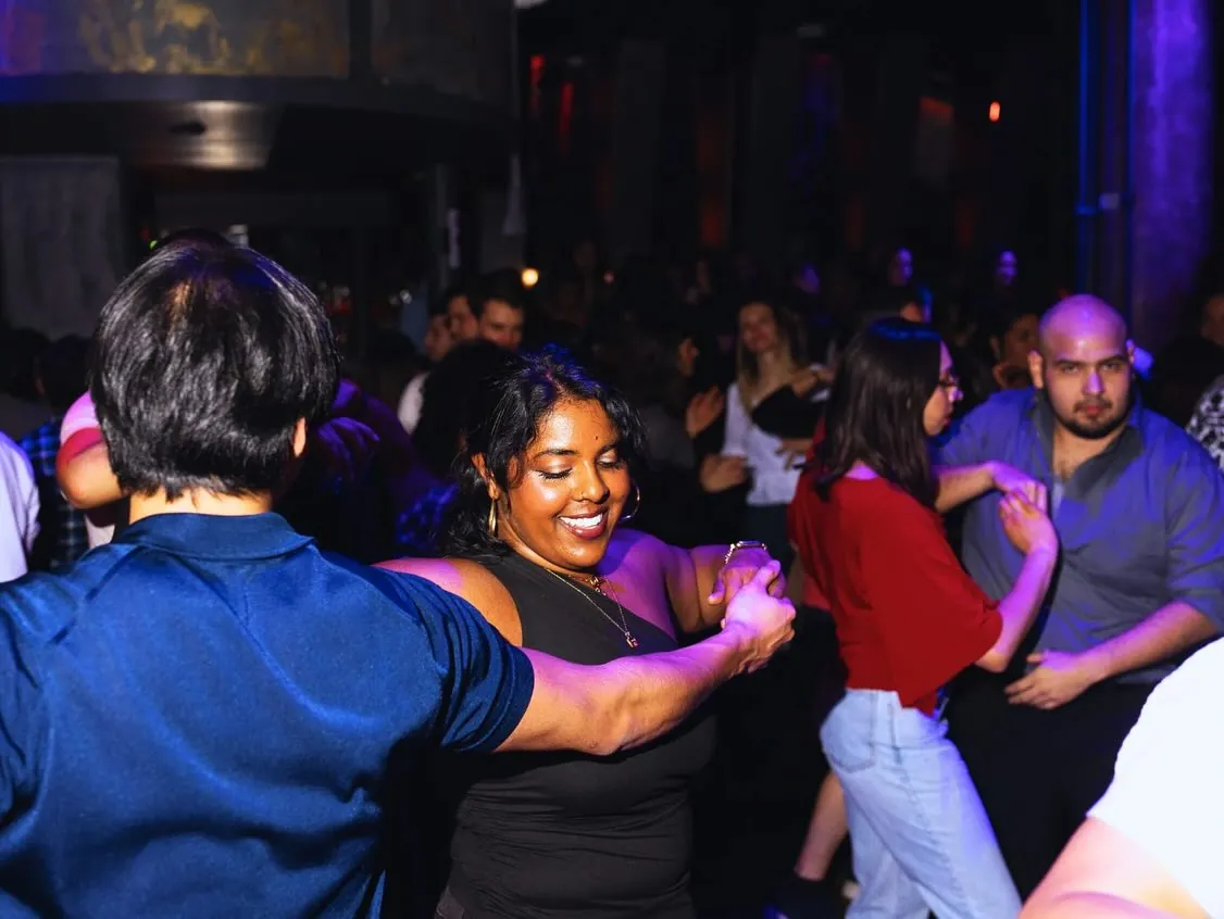 ¡Baila Bachata! Dance Class & Happy Hour