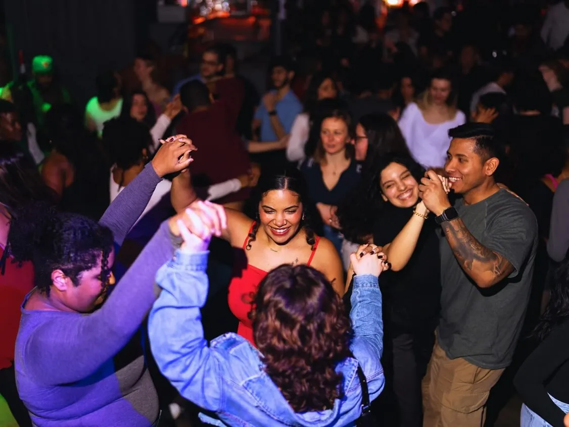 ¡Baila Bachata! Dance Class & Happy Hour