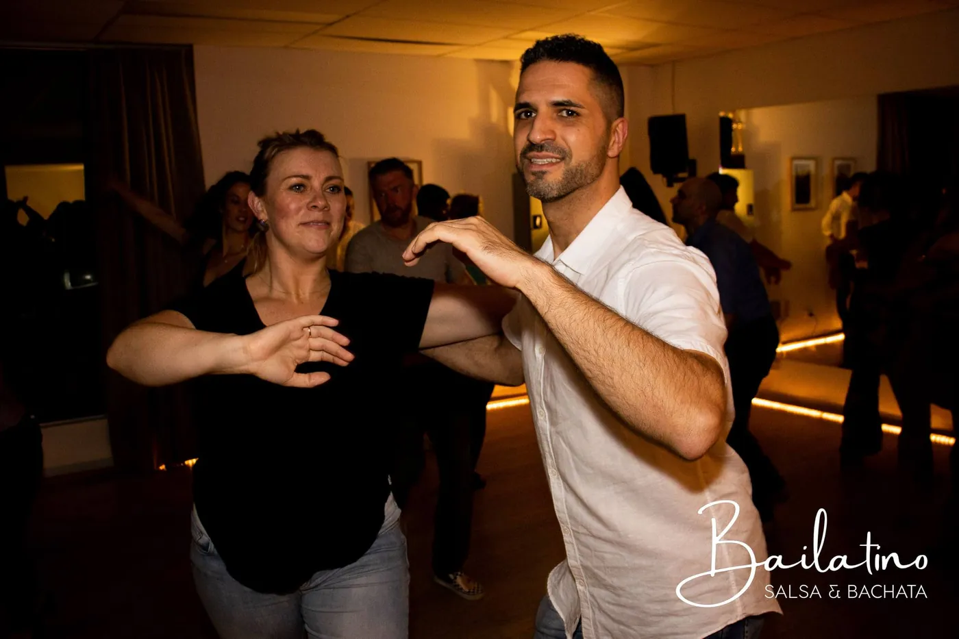 Bailatino Salsa Social