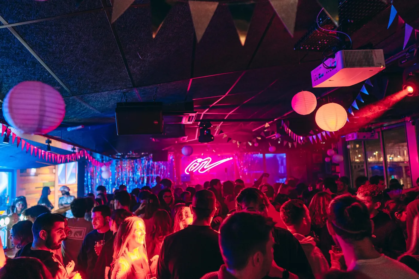 Paris Latino at Café Oz Châtelet