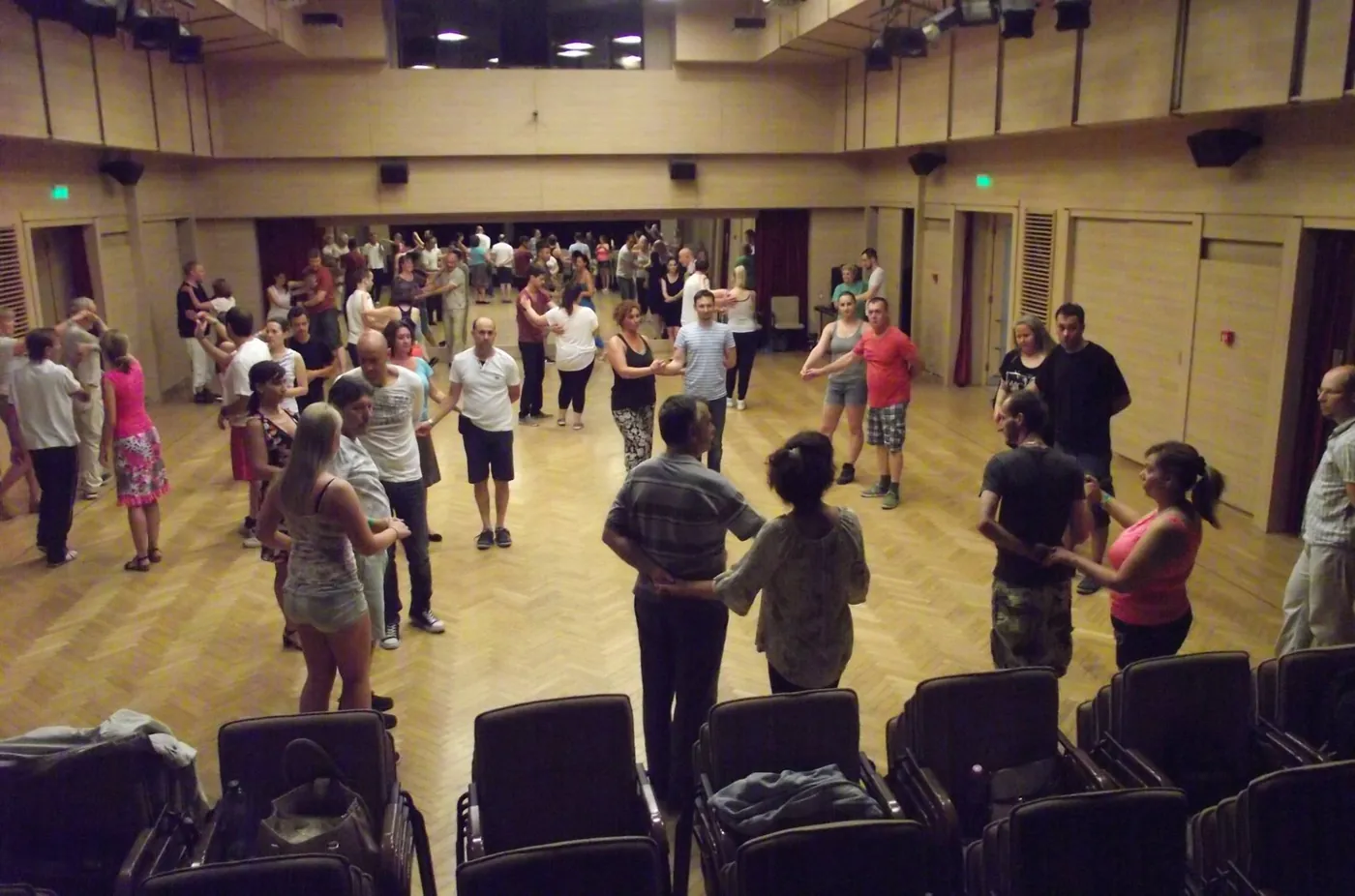 Corso di Salsa per Principianti presso il KMO Művelődési Központ