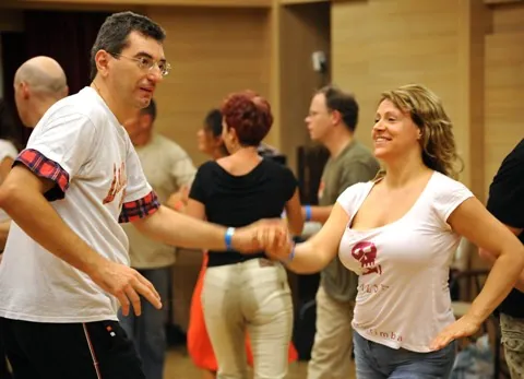 Salsa Kezdő Tanfolyam at KMO Művelődési Központ