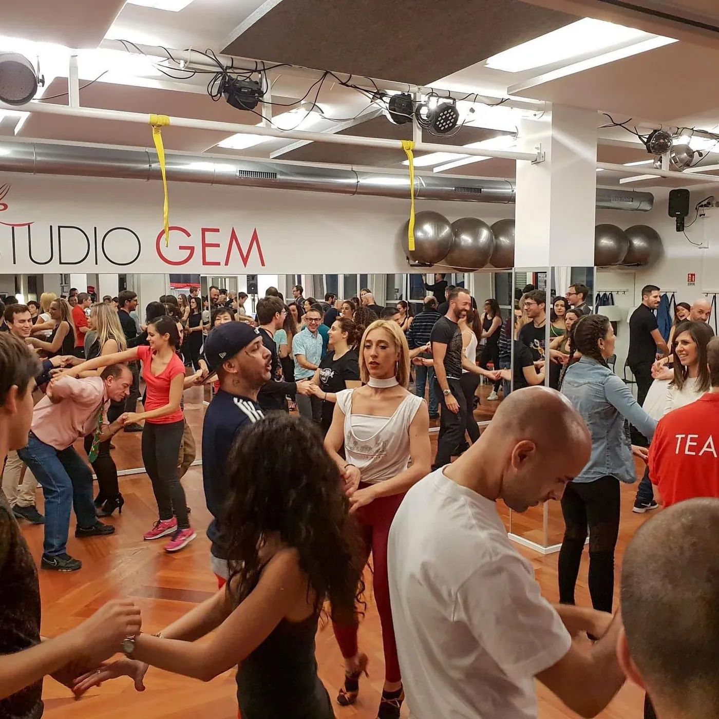 Weekly Salsa & Bachata Classes at Studio Gem Milano