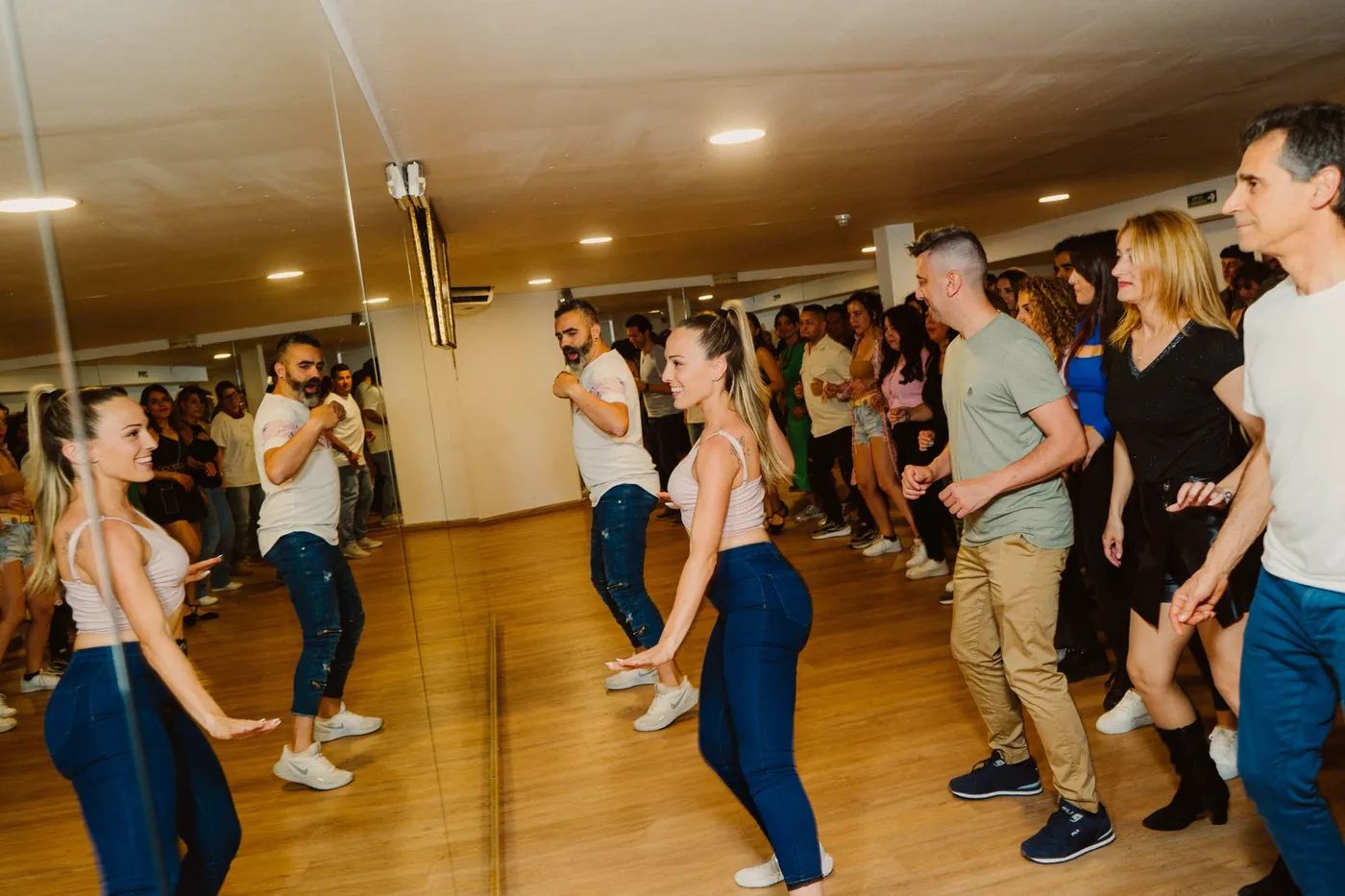 Salsa & Bachata Classes at Antilla Escuela de Salsa
