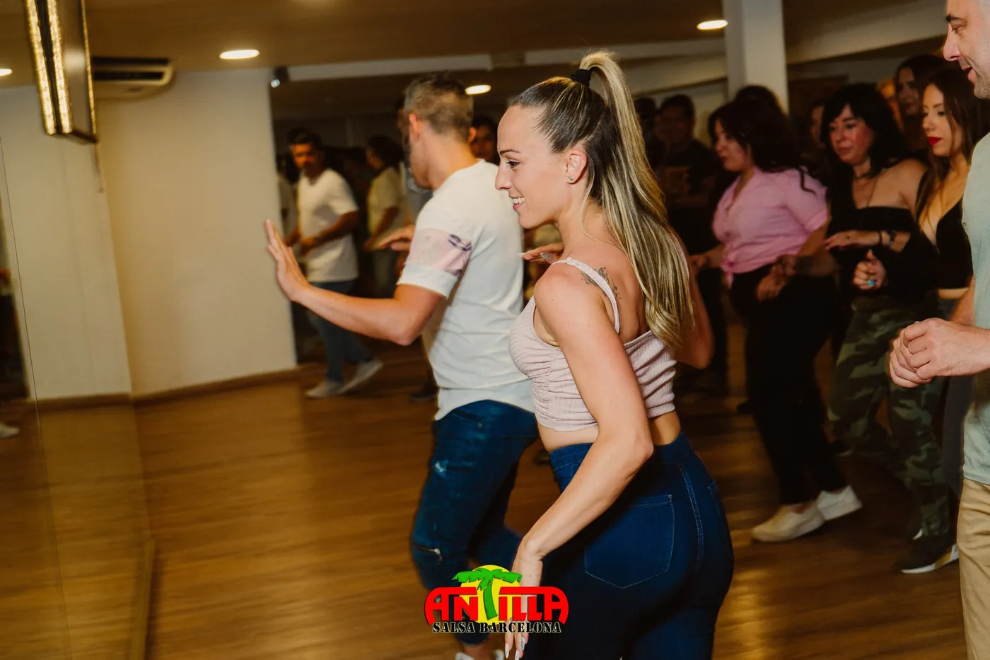 Salsa & Bachata Classes at Antilla Escuela de Salsa