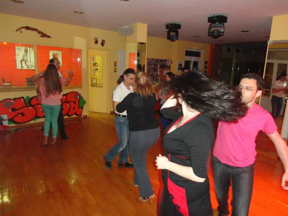 Salsa Caliente Dance School Classes