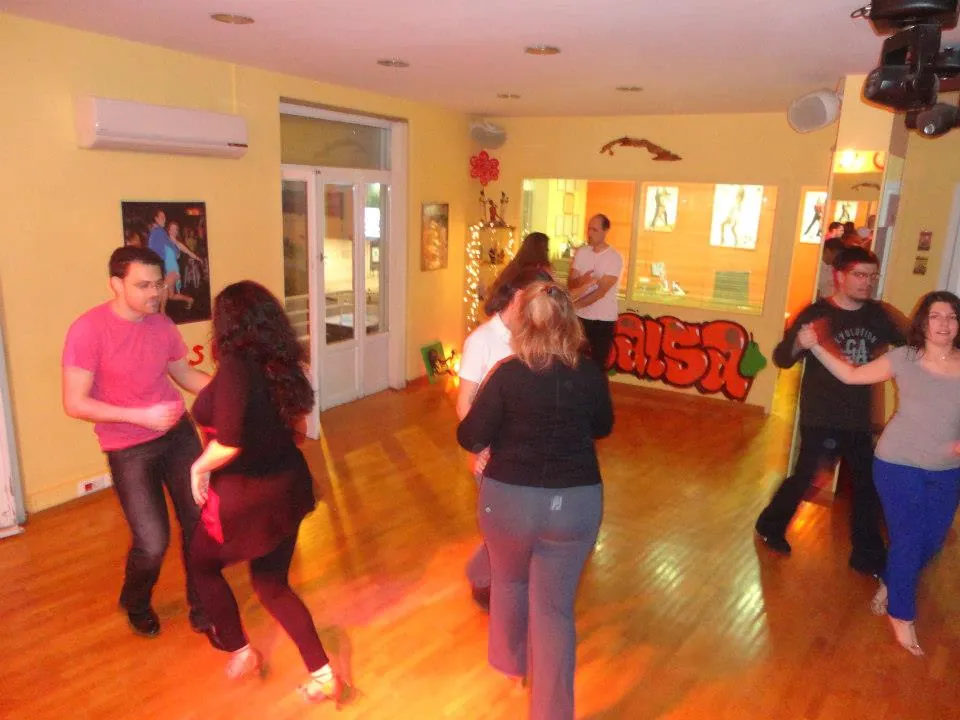 Salsa Caliente Dance School Classes