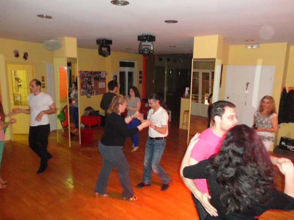 Salsa Caliente Dance School Classes