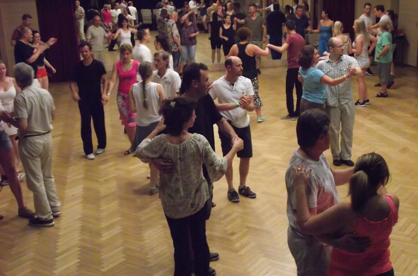 Salsa Kezdő Tanfolyam at KMO Művelődési Központ