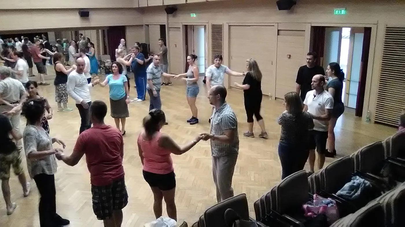 Salsa Kezdő Tanfolyam at KMO Művelődési Központ