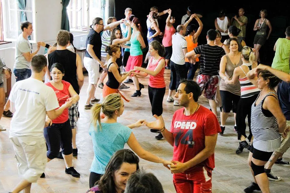 Salsa Kezdő Tanfolyam at KMO Művelődési Központ