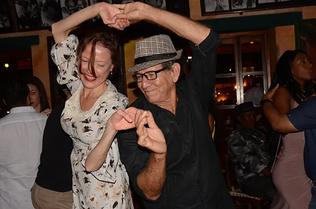 Salsa Saturday Classes at Quiebra-Canto