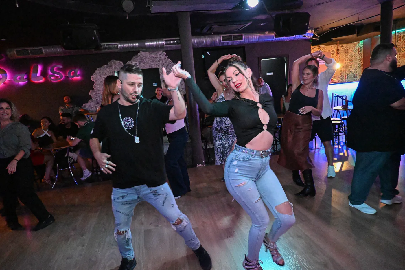 Weekly Salsa & Bachata Classes at Muévete Málaga