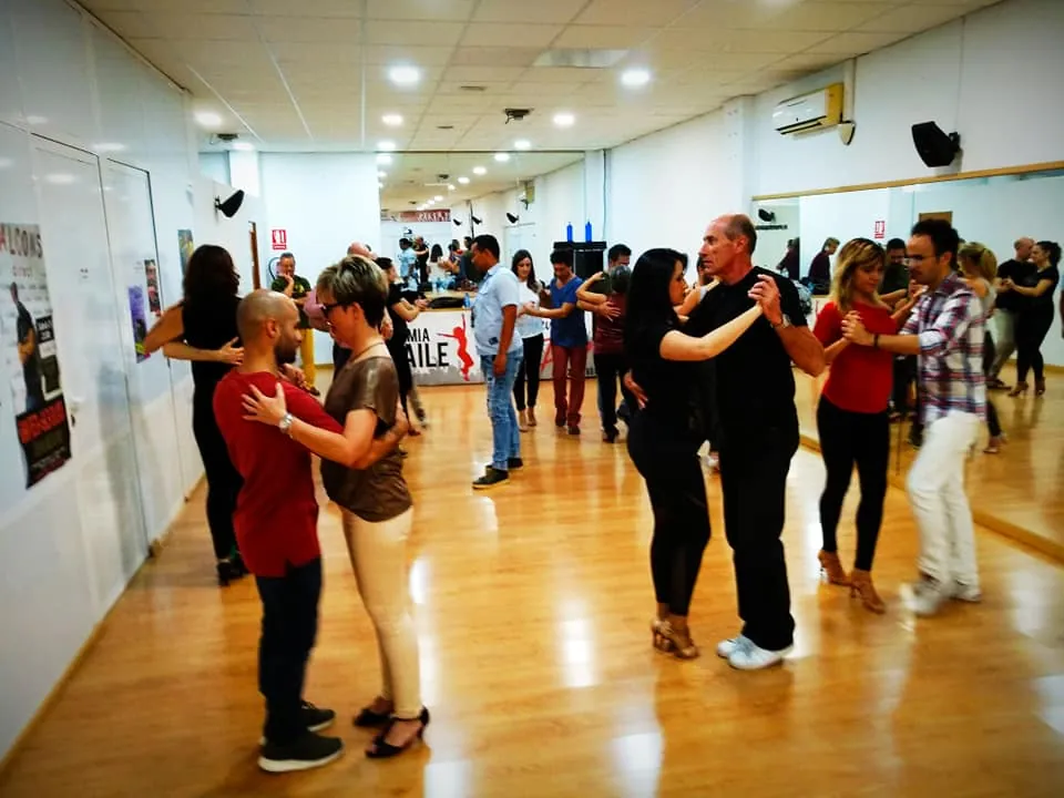 Weekly Salsa and Bachata Classes at Academia de Baile Qué Te Mueve Dance