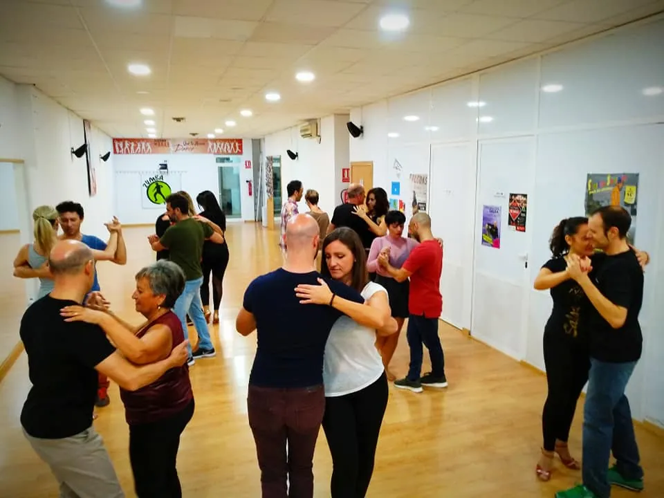 Weekly Salsa and Bachata Classes at Academia de Baile Qué Te Mueve Dance