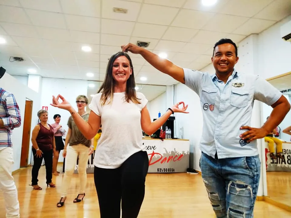 Weekly Salsa and Bachata Classes at Academia de Baile Qué Te Mueve Dance