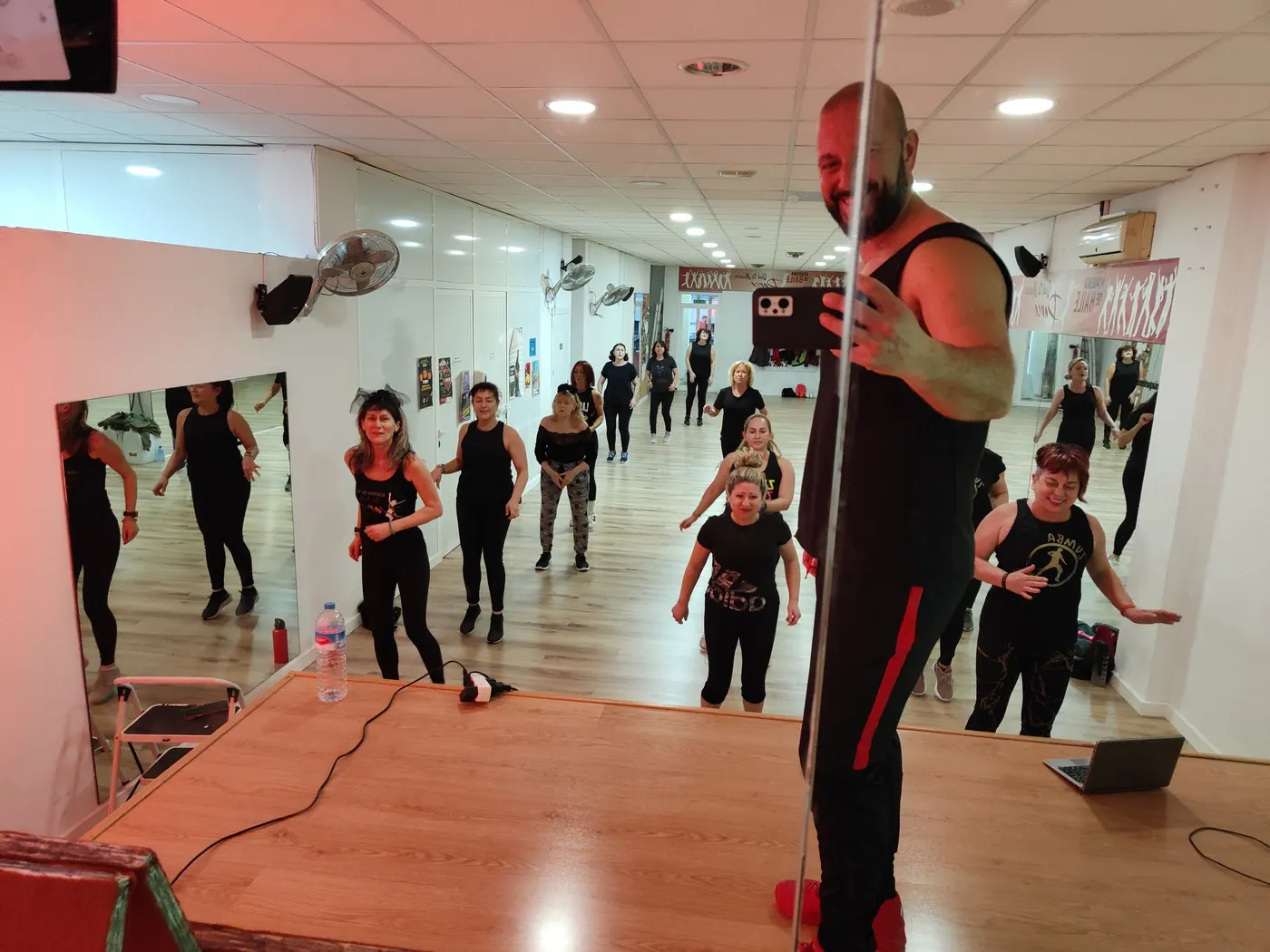 Weekly Salsa and Bachata Classes at Academia de Baile Qué Te Mueve Dance