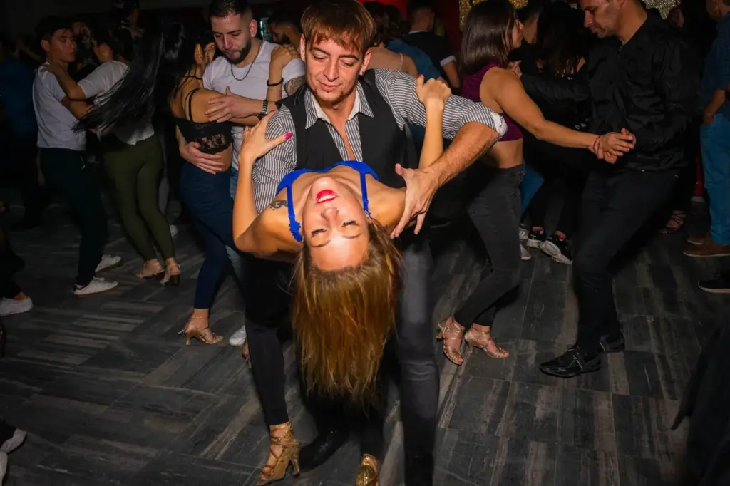 Bachata Classes and Fiesta at Se Picó