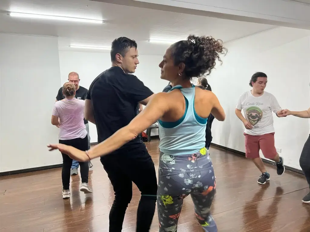 Baile Popular Classes at Academia Naty Vargas