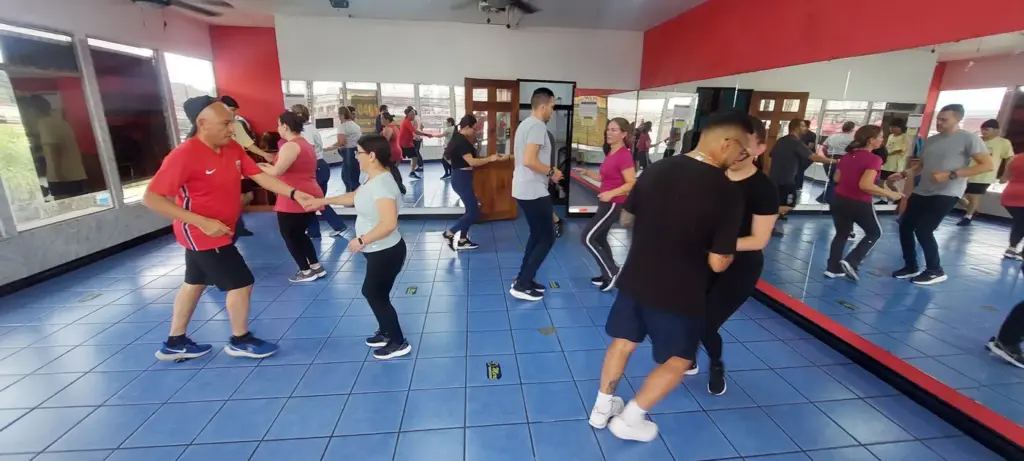 Beginner Latin Dance Classes at Merecumbé Desamparados