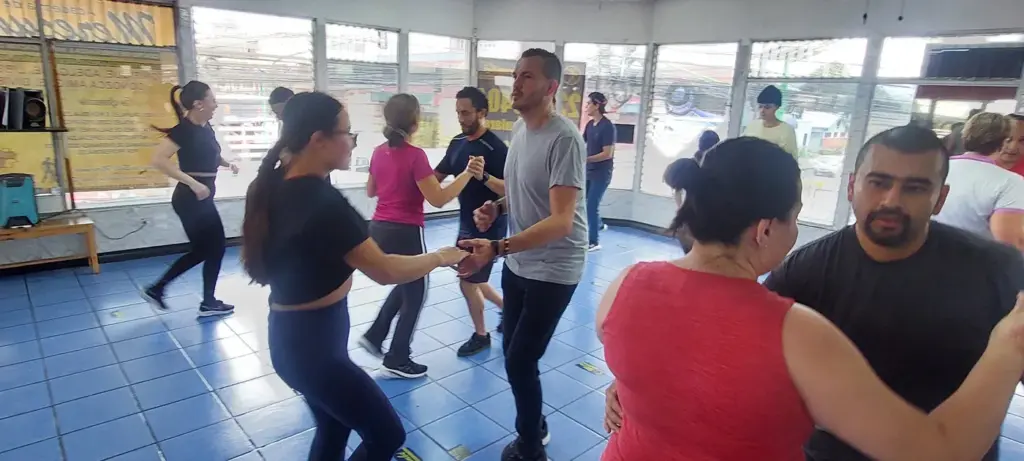 Beginner Latin Dance Classes at Merecumbé Desamparados