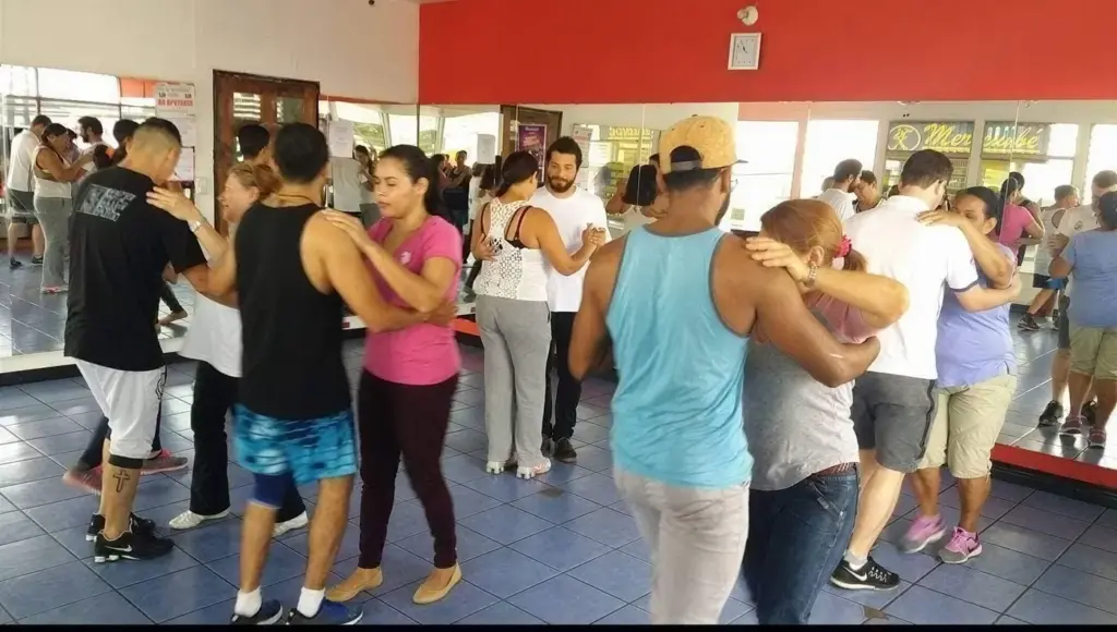 Beginner Latin Dance Classes at Merecumbé Desamparados
