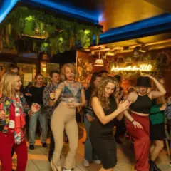 Lezioni gratuite di Salsa e Bachata al coperto e festa di danza sociale al COCO Lounge