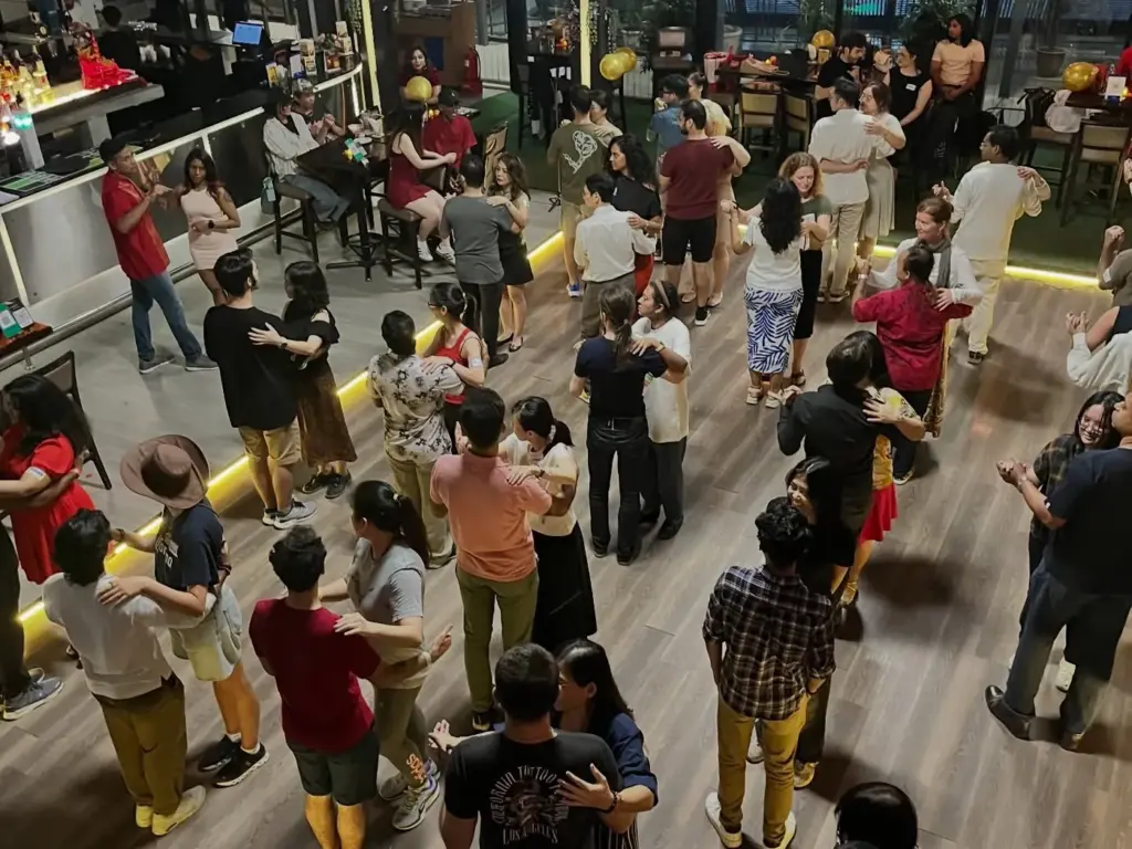 Free Saturday Dance Lessons at Sky Lounge