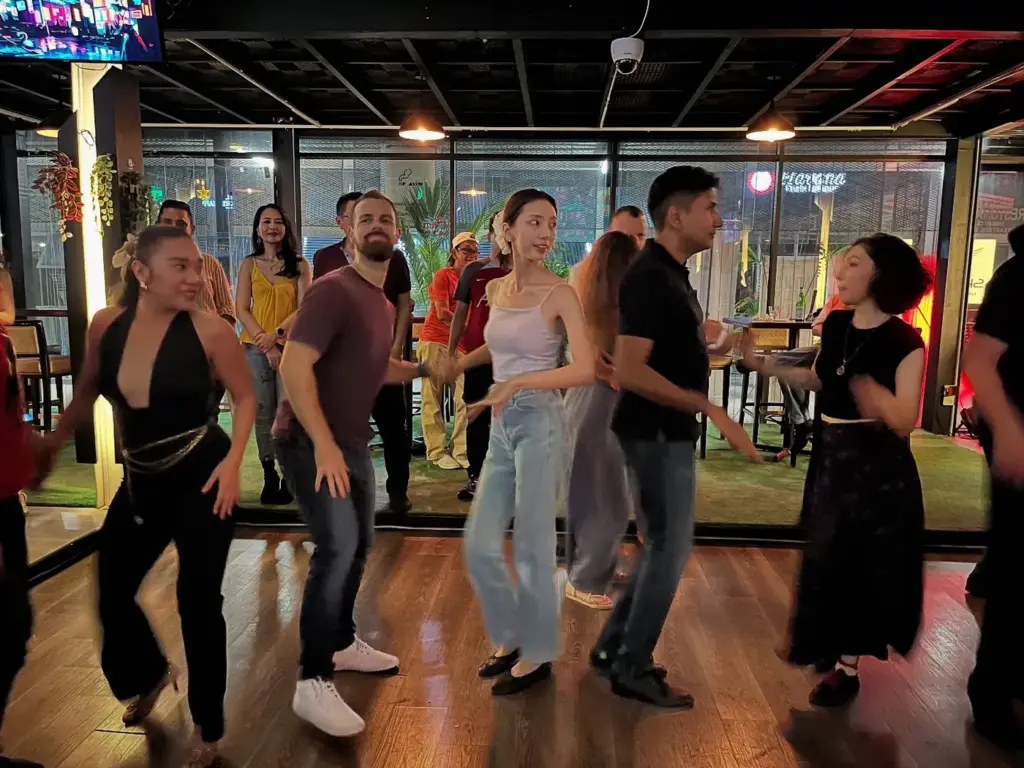 Free Saturday Dance Lessons at Sky Lounge