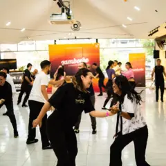 Lezione di Salsa e Social del Venerdì a Laureles