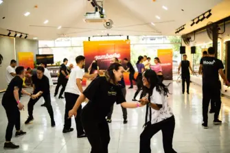 Lezione di Salsa e Social del Venerdì a Laureles