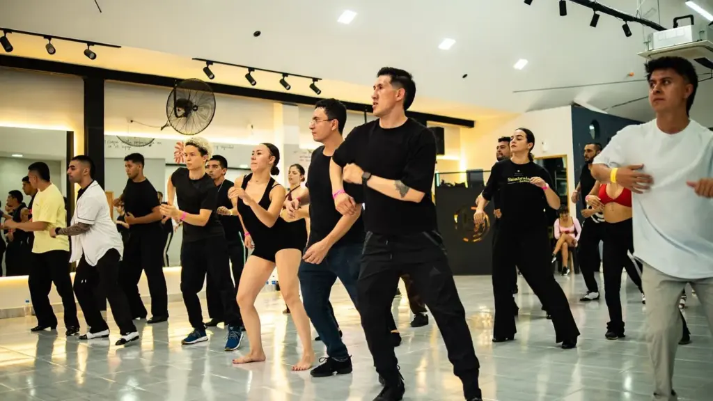 Friday Salsa Class and Social at Laureles