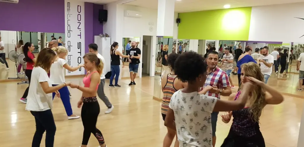 Latin Dance Classes at Don’t Stop Escuela de Baile