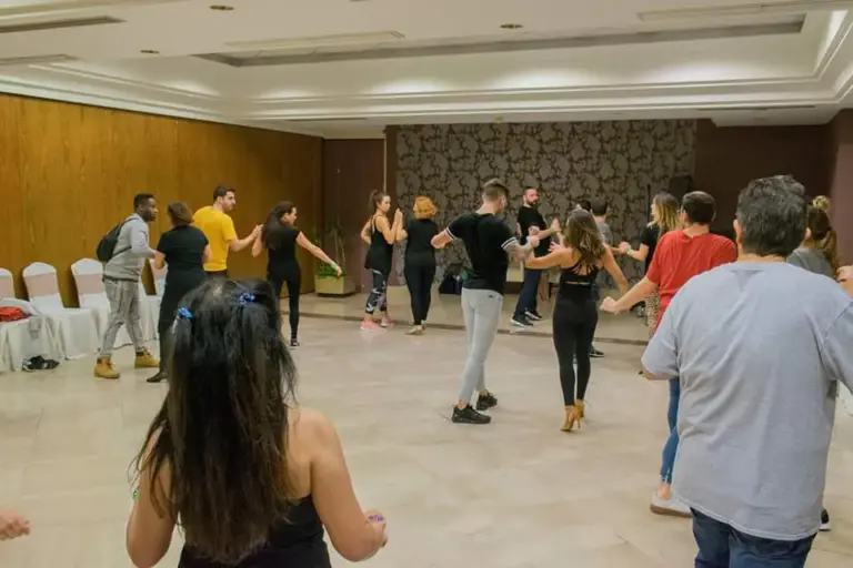 Corsi di Danza Latina presso il Golden Dance Studio Santander