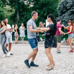 Danse Latine en Plein Air au Parc Shevchenko à Kyiv