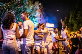Notte Latina al Ristorante con Intrattenimento Serale