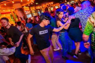Latincafé Dox con DJ Virgil