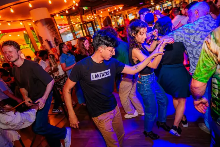 Latincafé Dox con DJ Virgil