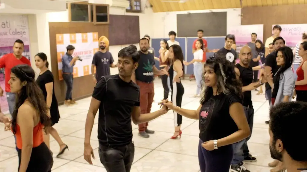 Lead & Follow India Salsa Classes