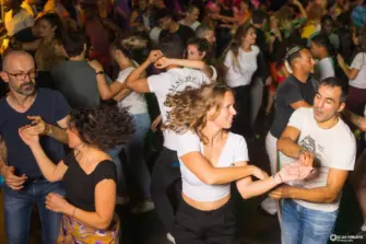 Les Lundis Salsa di DJ Carlos
