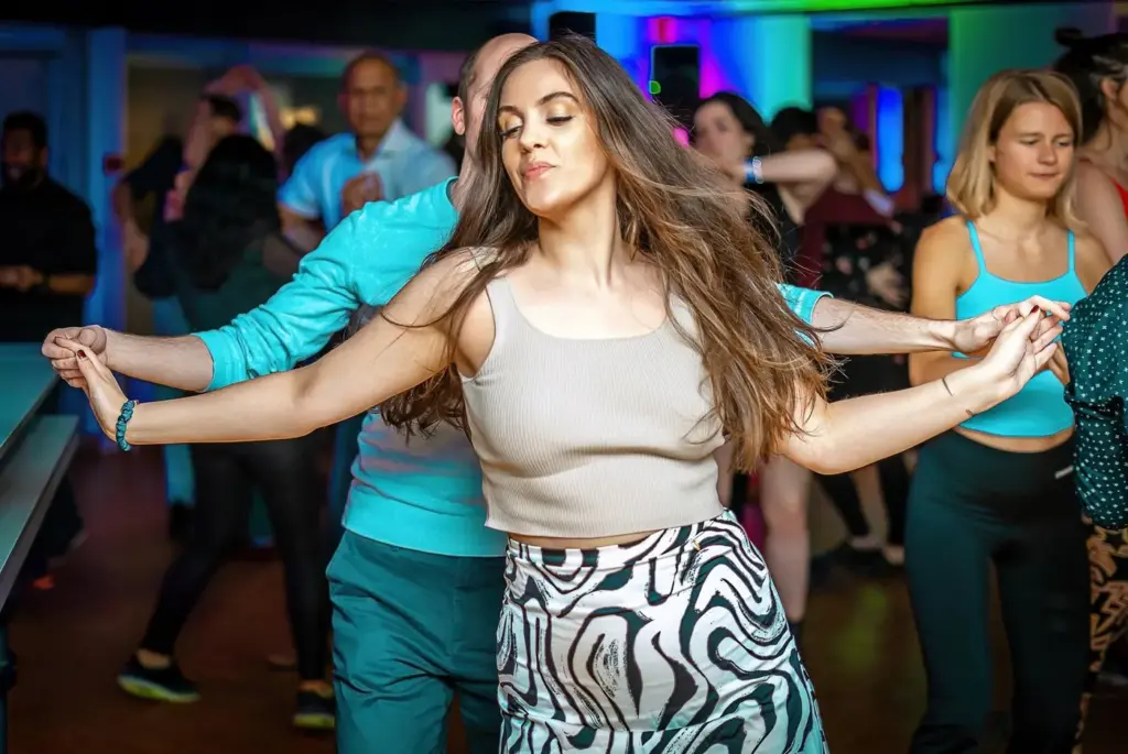 MamboMike Weekly Salsa & Bachata Courses