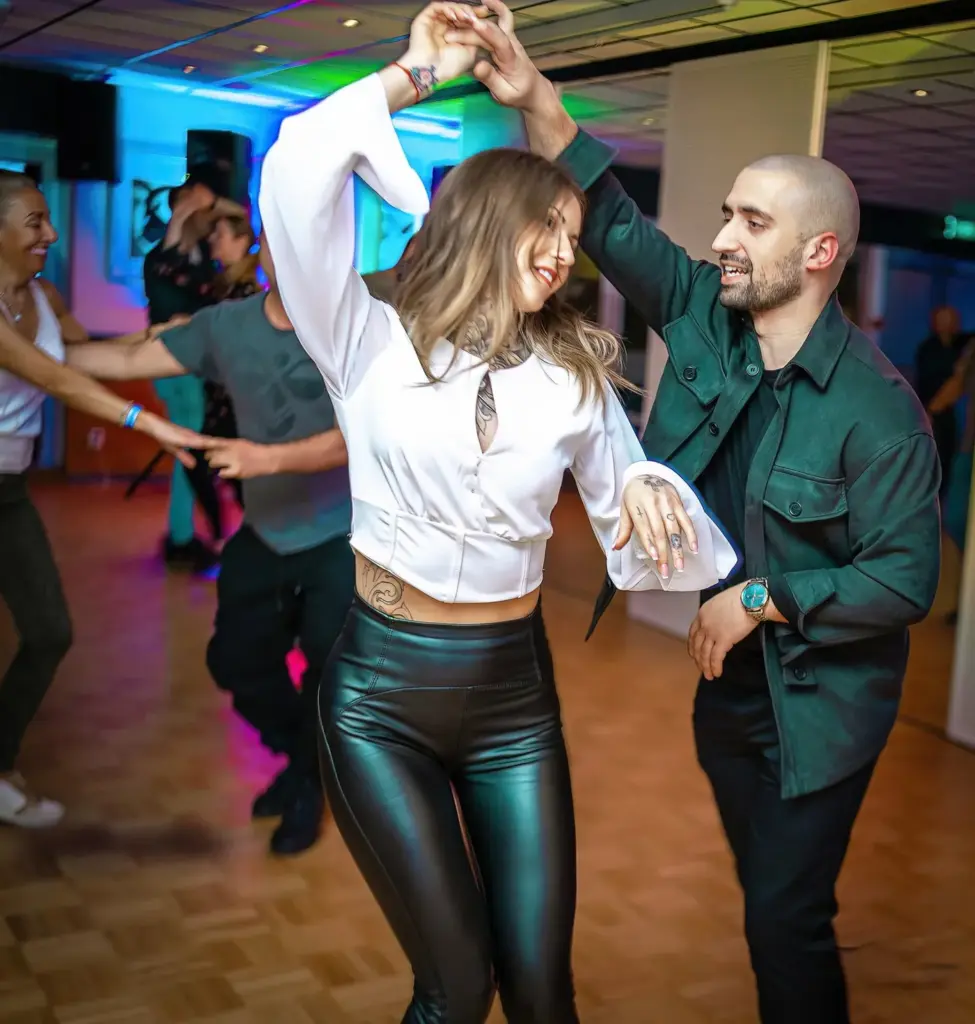 MamboMike Weekly Salsa & Bachata Courses