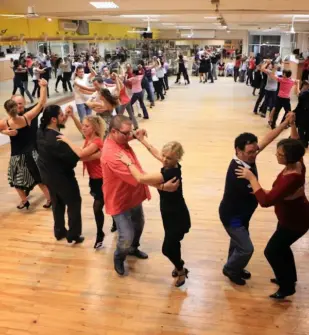 Corsi Settimanali di Salsa & Bachata Mazurelle